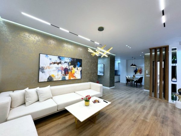 Tirane, shitet apartament 2+1 , 136 m² 265.000 € (Kopshti Botanik)