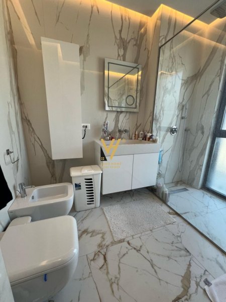 Tirane, jepet me qera apartament 2+1+Ballkon Kati 11, 150 m² 2.000 € (RRUGA E KOSOVAREVE)