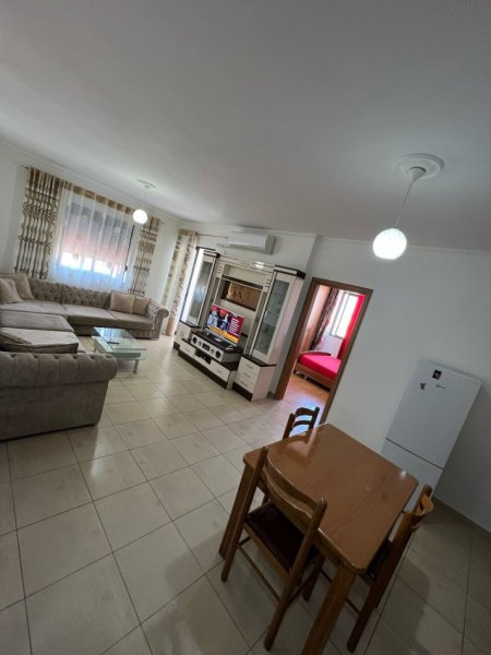 Tirane, jepet me qera apartament 1+1 Kati 4, 78 m² 550 € (selvia)