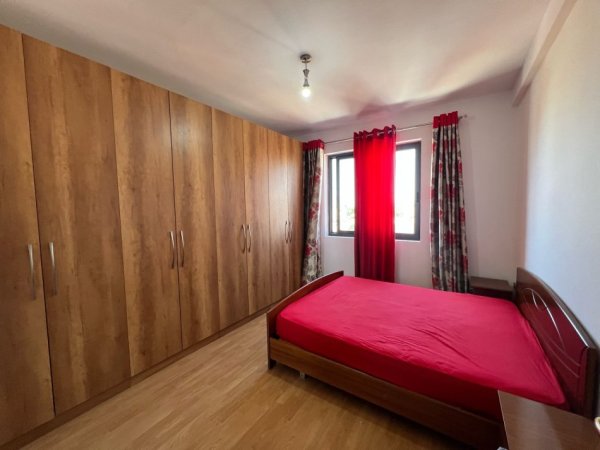Tirane, jepet me qera apartament 1+1 Kati 4, 78 m² 550 € (selvia)