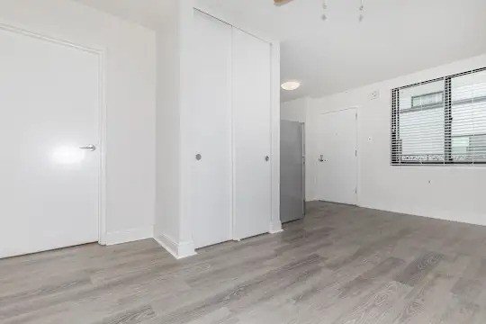 Tirane, jap me qera zyre Kati 1, 70 m² 500 € (selvia)