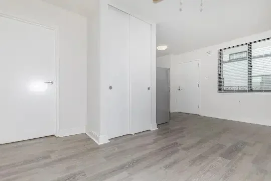 Tirane, jap me qera zyre Kati 1, 70 m² 500 € (selvia)