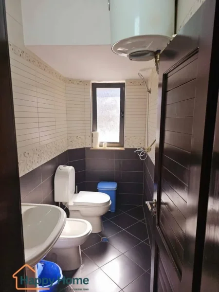 Tirane, jepet me qera zyre Kati 2, 50 m² 500 € (URA E TABAKEVE)