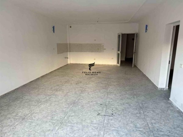 Tirane, jepet me qera apartament 3+1 Kati 5, 164 m² 298.000 € (KOMUNA E PARISIT)