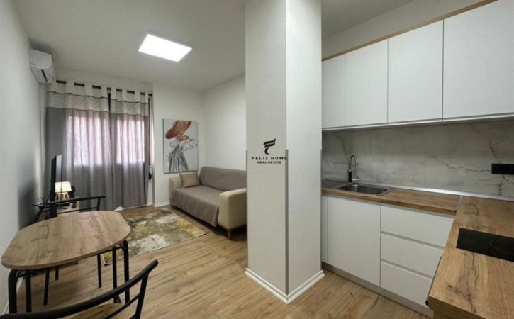 Tirane, jepet me qera apartament 1+1+Ballkon Kati 4, 50 m² 550 € (QENDER)