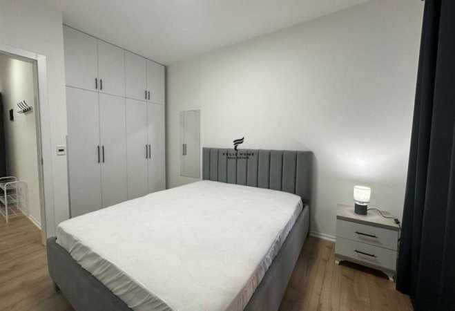 Tirane, jepet me qera apartament 1+1+Ballkon Kati 4, 50 m² 550 € (QENDER)