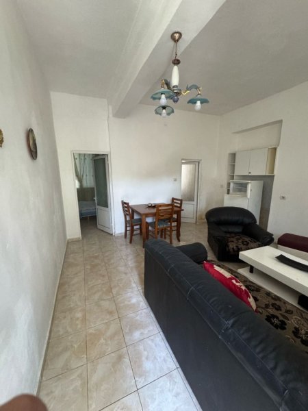 Tirane, jepet me qera garsonier 1+1 Kati 1, 50 m² 300 € (MYSLYM SHYRI)