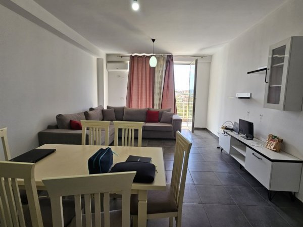 Tirane, jepet me qera apartament 2+1+Ballkon Kati 4, 97 m² 400 € (Shkoze)