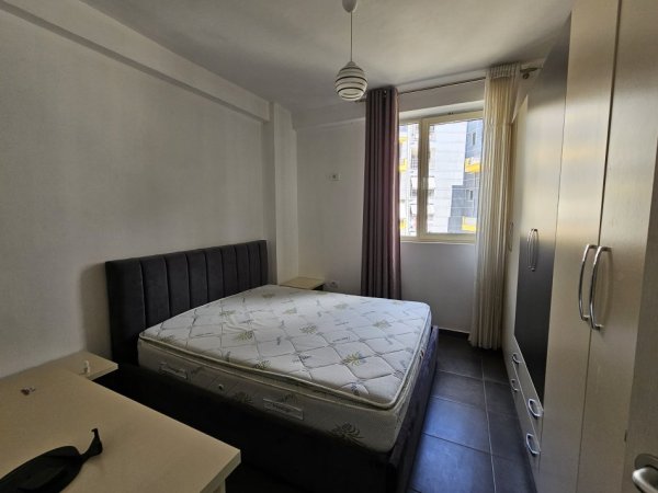 Tirane, jepet me qera apartament 2+1+Ballkon Kati 4, 97 m² 400 € (Shkoze)