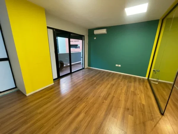 Tirane, jap me qera zyre Kati 2, 112 m² 600 € (Rruga Asim Vokshi, afer Prestige)