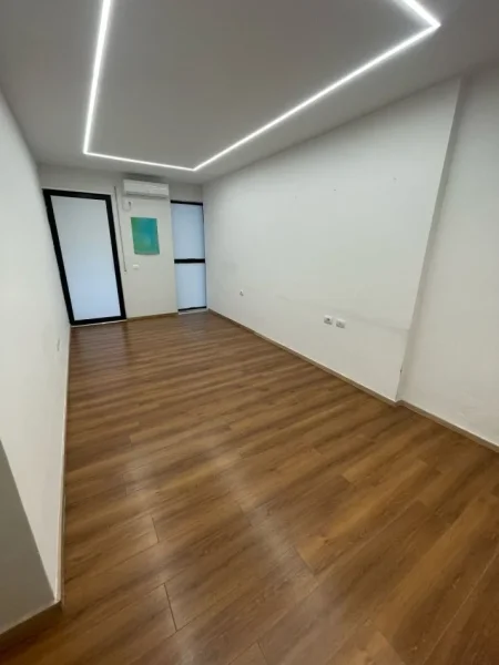 Tirane, jap me qera zyre Kati 2, 112 m² 600 € (Rruga Asim Vokshi, afer Prestige)