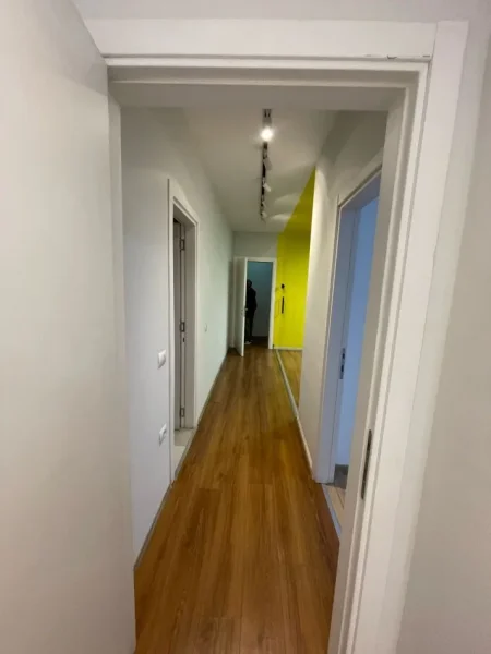 Tirane, jap me qera zyre Kati 2, 112 m² 600 € (Rruga Asim Vokshi, afer Prestige)