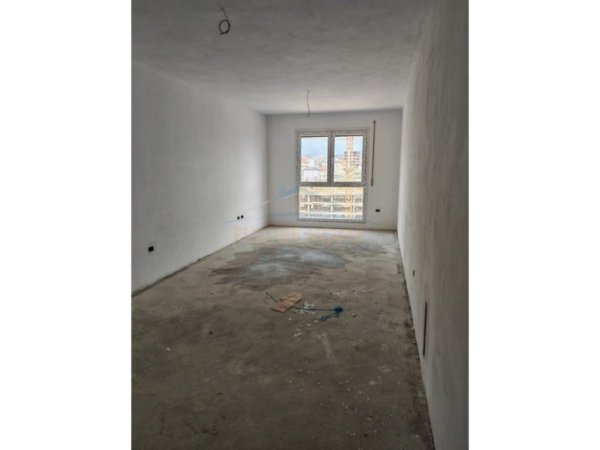 Tirane, shitet apartament 1+1 Kati 3, 84 m² 105.000 € (Paskuqan)