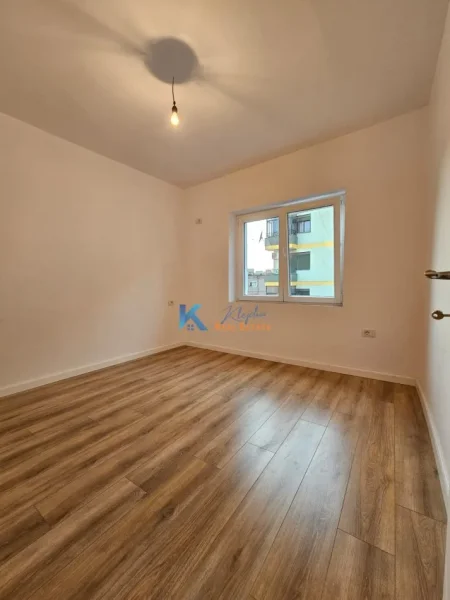 Tirane, shitet apartament 1+1 Kati 5, 44 m² 98.000 € (21 Dhjetori, afer Mozaikut)