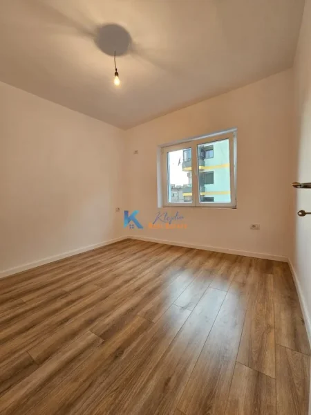 Tirane, shitet apartament 1+1 Kati 5, 44 m² 98.000 € (21 Dhjetori, afer Mozaikut)