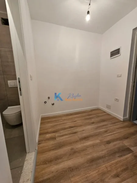 Tirane, shitet apartament 1+1 Kati 5, 44 m² 98.000 € (21 Dhjetori, afer Mozaikut)