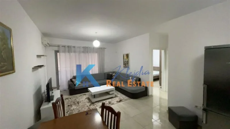 Tirane, jap me qera apartament 2+1+Ballkon Kati 3, 86 m² 900 € (Komuna e Parisit)