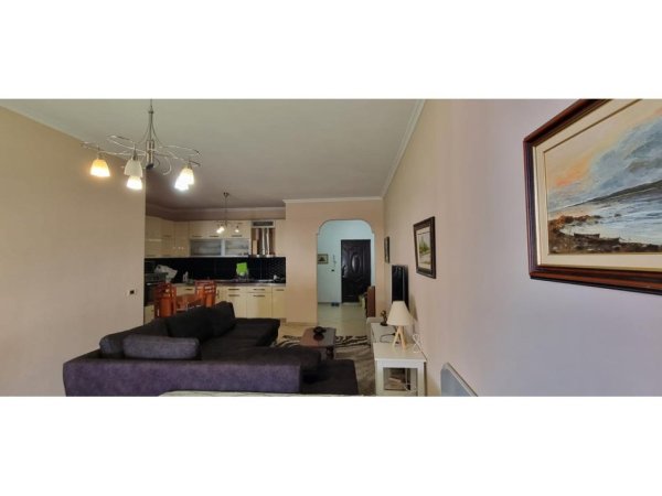 Tirane, jepet me qera apartament 1+1 Kati 6, 65 m² 400 € (Rruga 3 Deshmoret)