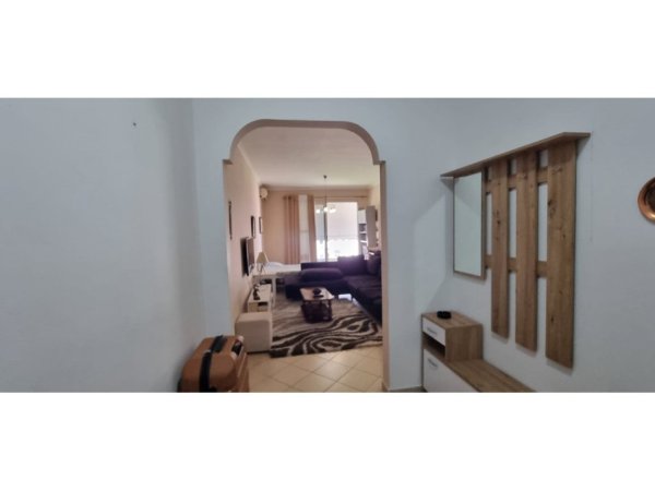 Tirane, jepet me qera apartament 1+1 Kati 6, 65 m² 400 € (Rruga 3 Deshmoret)