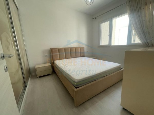 Tirane, jepet me qera apartament 2+1 Kati 2, 83 m² 700 € (River Residence)