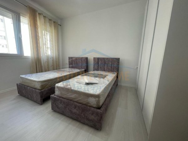 Tirane, jepet me qera apartament 2+1 Kati 2, 83 m² 700 € (River Residence)