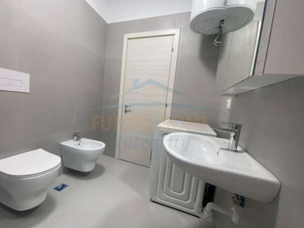 Tirane, jepet me qera apartament 2+1 Kati 2, 83 m² 700 € (River Residence)