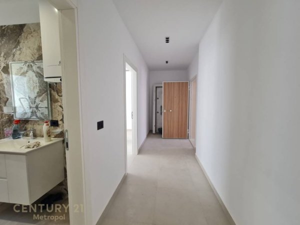 Tirane, shitet apartament 2+1 Kati 3, 109 m² 130.000 € (Fresk)