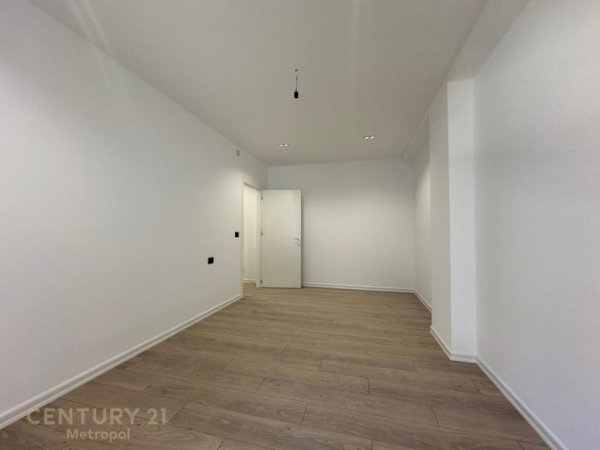 Tirane, shitet apartament 2+1 Kati 3, 109 m² 130.000 € (Fresk)