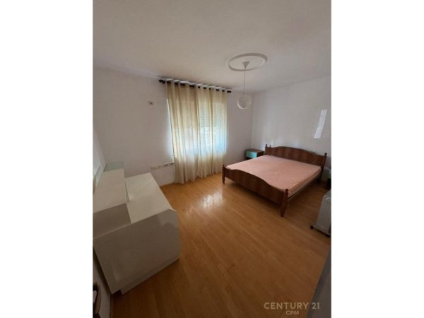 Tirane, jepet me qera apartament 2+1 Kati 1, 80 m² 600 € (Pazari i ri)