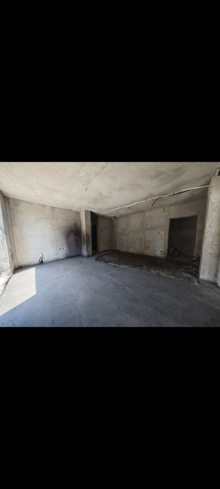 Tirane, shitet 2+1+Ballkon , 95 m² 155.000 € (Rruga Dafinave. Fusha e Aviacionit)