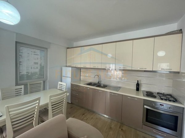 Tirane, jepet me qera apartament 2+1 Kati 3, 85 m² 570 € (Kompleksi Kontakt)