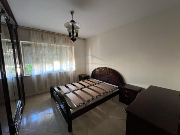 Tirane, jepet me qera apartament 3+1 Kati 5, 115 m² 1.000 € (Prane Shkolles Edith Durham)