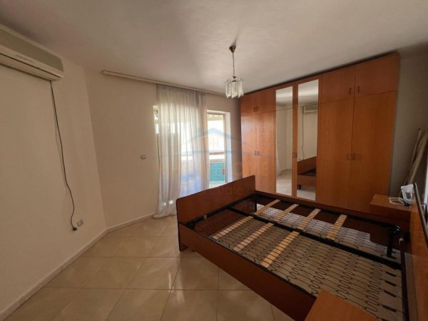 Tirane, jepet me qera apartament 3+1 Kati 5, 115 m² 1.000 € (Prane Shkolles Edith Durham)