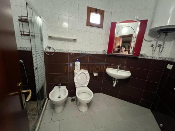 Tirane, jepet me qera apartament 3+1 Kati 5, 115 m² 1.000 € (Prane Shkolles Edith Durham)