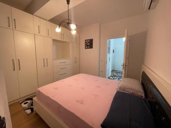 Tirane, jepet me qera apartament 1+1 Kati 4, 55 m² 450 € (Brryli)