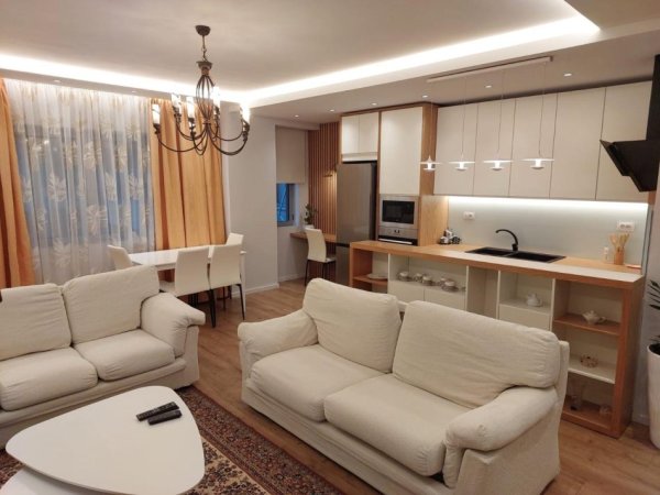 Tirane, jepet me qera apartament 1+1+Aneks+Ballkon Kati 4, 82 m² 680 € (Rruga Dibres)