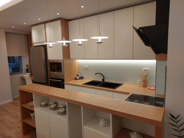 Tirane, jepet me qera apartament 1+1+Aneks+Ballkon Kati 4, 82 m² 680 € (Rruga Dibres)