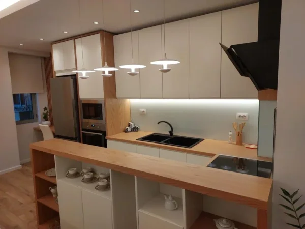 Tirane, jepet me qera apartament 1+1+Aneks+Ballkon Kati 4, 82 m² 680 € (Rruga Dibres)