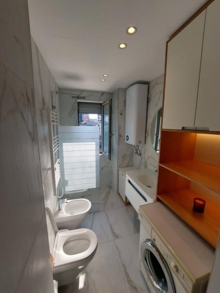 Tirane, jepet me qera apartament 1+1+Aneks+Ballkon Kati 4, 82 m² 680 € (Rruga Dibres)
