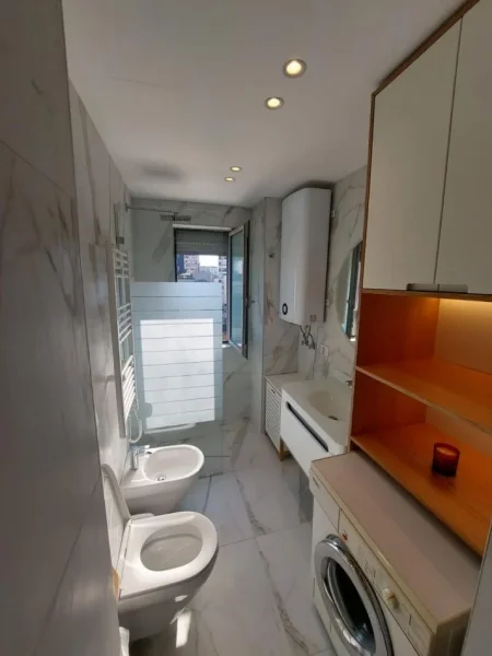 Tirane, jepet me qera apartament 1+1+Aneks+Ballkon Kati 4, 82 m² 680 € (Rruga Dibres)