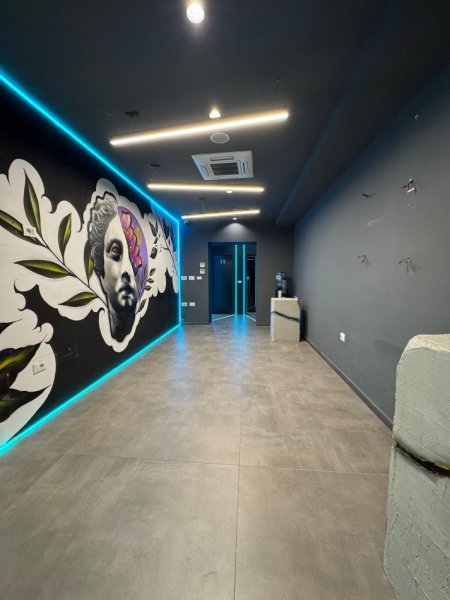 Tirane, jepet me qera ambjent biznesi Kati 2, 100 m² 2.200 € (Sami Frasheri Bllok)