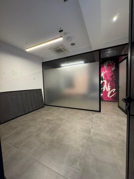 Tirane, jepet me qera ambjent biznesi Kati 2, 100 m² 2.200 € (Sami Frasheri Bllok)
