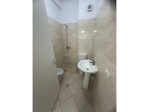 Tirane, shitet apartament Kati 5, 65 m² 92.000 € 