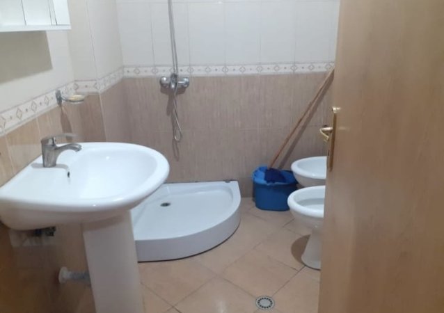 Tirane, jepet me qera apartament 1+1+Ballkon Kati 4, 67 m² 400 € (Ozone Astir 2 rotondot)