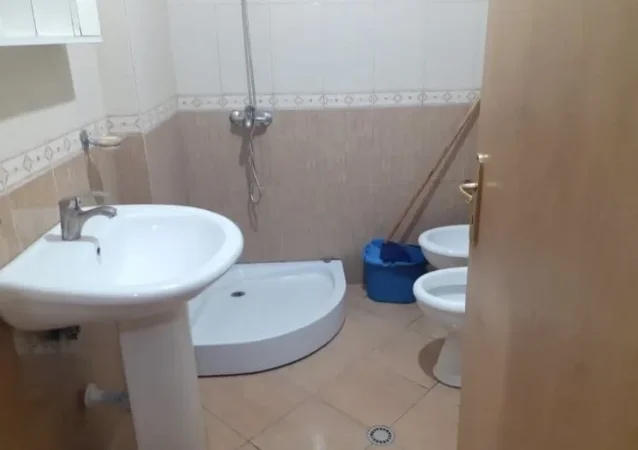 Tirane, jepet me qera apartament 1+1+Ballkon Kati 4, 67 m² 400 € (Ozone Astir 2 rotondot)