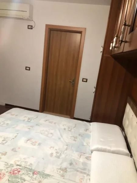 Tirane, jepet me qera apartament 2+1+Aneks+Ballkon Kati 3, 100 m² 500 € (ali demi)