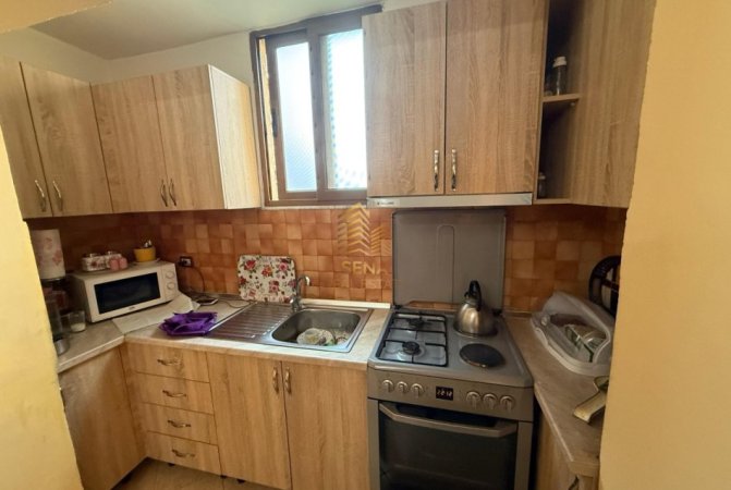 Tirane, jepet me qera apartament 1+1+Ballkon Kati 3, 60 m² 400 € (Rruga Bardhyl, te kryqezimi te Bar Oslo)