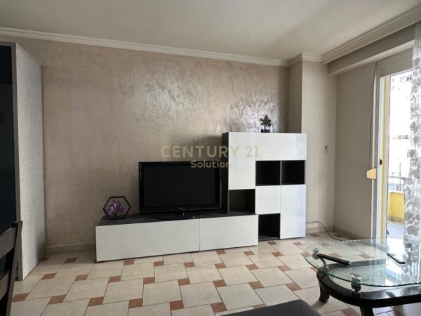 Tirane, jepet me qera apartament 2+1 Kati 1, 120 m² 400 € (ASTIR)