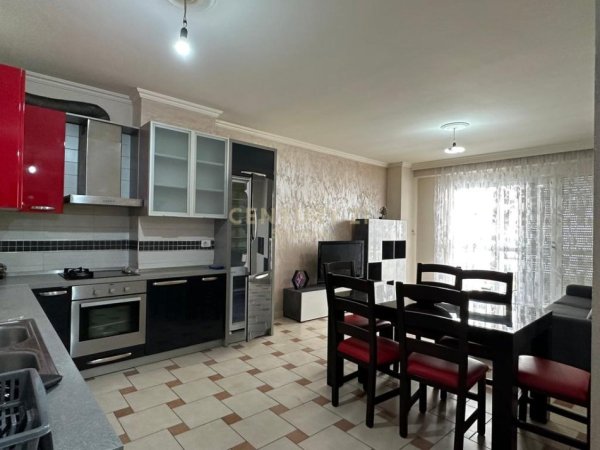 Tirane, jepet me qera apartament 2+1 Kati 1, 120 m² 400 € (ASTIR)