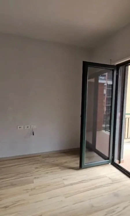 Tirane, jepet me qera apartament 1+1+Ballkon Kati 2, 75 m² 450 € (Green City Astir)